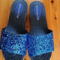 Heavenly Feet sandals/ mules size 6