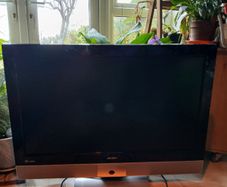 Bush 37" Wide LCD HD TV with Desktop Stand & Remote - Perfect for Retro Gaming!