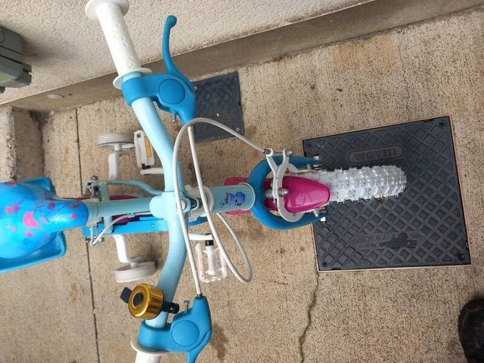 Kids frozen bike size 12 inch wheels.