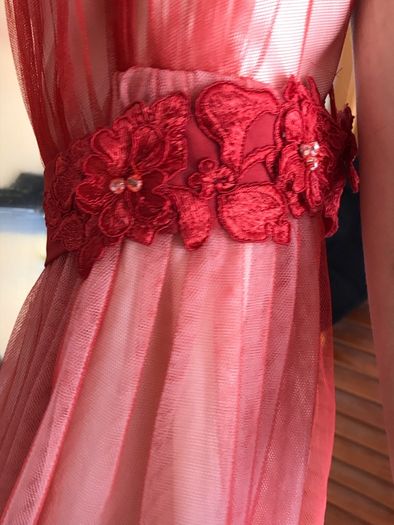 Little mistress : London red dress