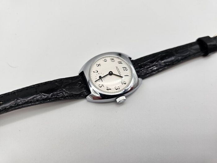 1970s Vintage Lady's Mechanical Wind up German made Watch