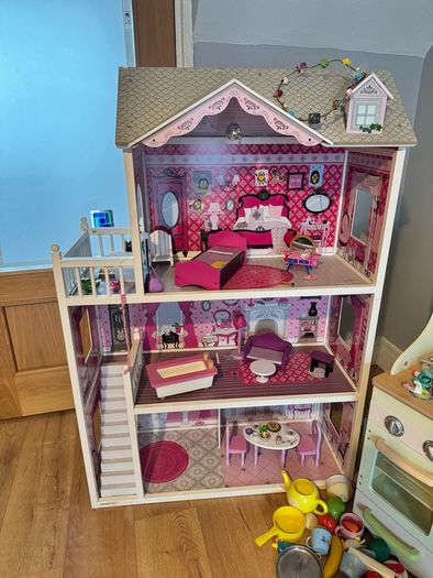 dolls house and kitchen