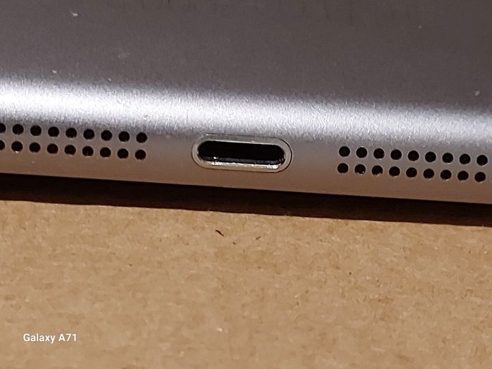 Apple Ipad Air, Excellent cosmetic condition, not powering on, for parts or repair