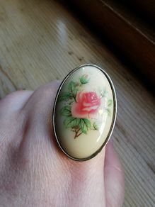 Vintage rose print Oval shape ring