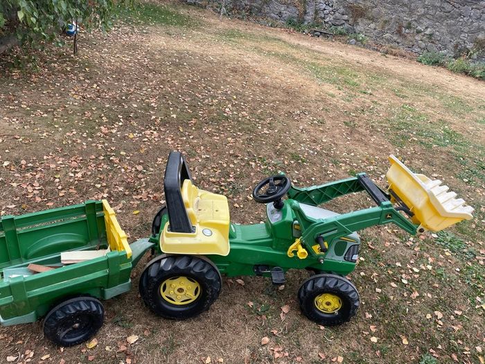john Deere pedal tractor