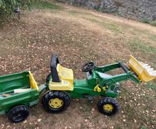 john Deere pedal tractor