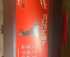Milwaukee M18 FUEL Mid-Torque Impact Wrench Kit