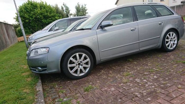 Audi a4 b7 2.0tdi BRE 140hp estate 7 speed automatic CVT factory b6 b7 s-line  black roof lining half leather seats thule towbar parts breaking healthy engine armrest glove box LY7G paint code