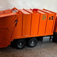 Bruder bin truck