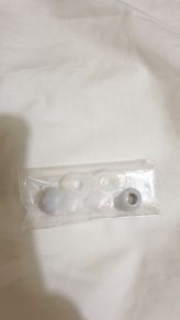 noise cancelling ear buds 3 pairs different sizes white grey
