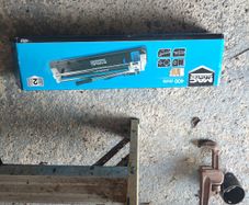 Tile cutter