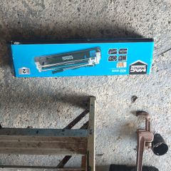 Tile cutter