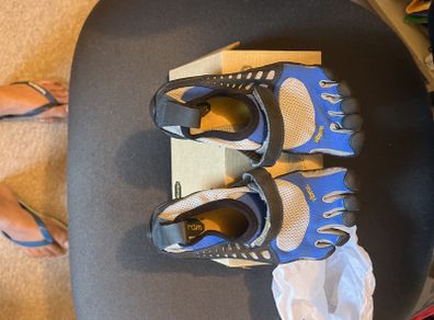 Vibram FiveFingers JR30 Kids or adult small feet