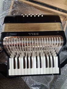 Bell Piano Accordion 12 base
