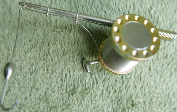 Vintage Fishing Rod & Reel Collectible Mini-Clock ,fresh battery, works fine