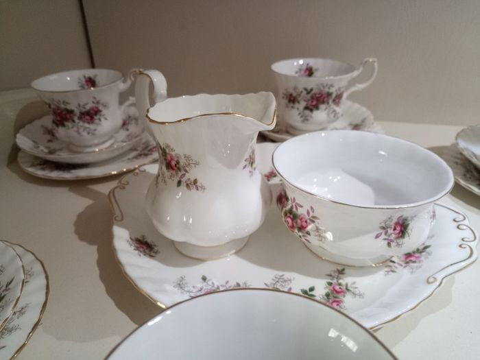 21 piece Tea Set Royal Albert Lavender Rose Pattern Bone China