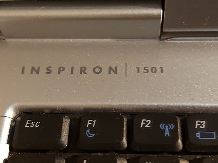 Vintage Dell Inspiron 1501, Mobile AMD Sempron Processor 3500 +, 1.8GHz, 1GB Ram, 120GB HDD, Windows 7, Chrome, Opera, Firefox and VLC