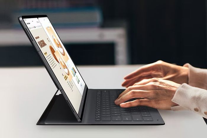 Samsung Galaxy Tab S11 Ultra with Official Keyboard Cover 1750 Euros RRP