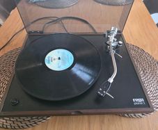 Rega Planar 2 Turntable