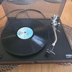 Rega Planar 2 Turntable