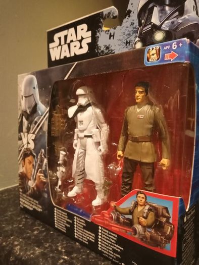 Star Wars Snow Trooper Officer And Poe Dameron