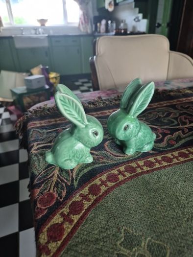 10cm high Pair of Art Deco Mid Century Vintage Original Sylvac Bunnies