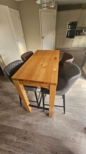 bar / breakfast table and stools