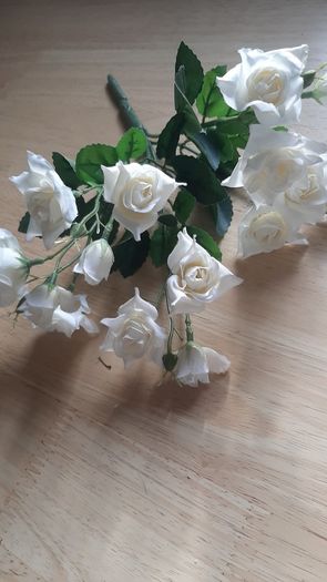 Artificial mini roses