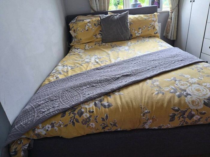 Bed and mattress