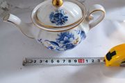 Lovely Vintage Small Tea Pot / Hot Milk Pot.