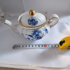 Lovely Vintage Small Tea Pot / Hot Milk Pot.