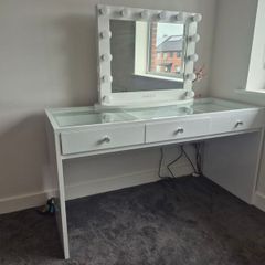 Makeup desk & Mirror with lights.