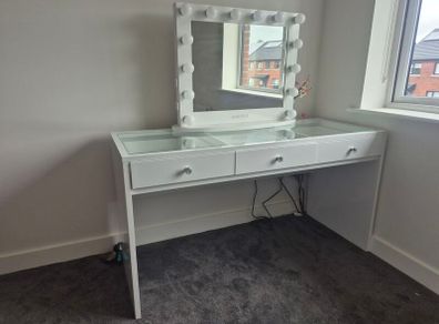 Makeup desk & Mirror with lights.