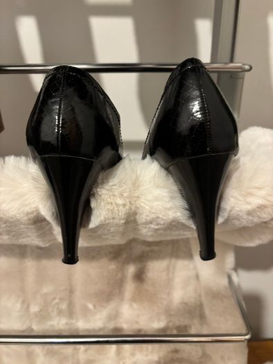J.R. Collection black patent court shoes