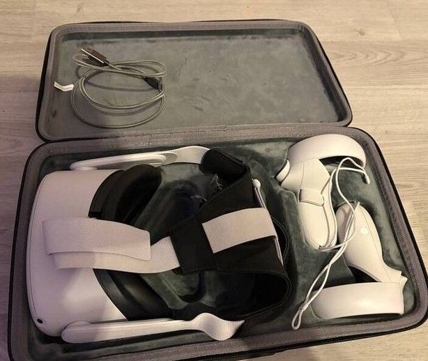 Meta Quest 2 128gb w/ Case Mint Condition