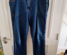 Wrangler Jeans cotton 36 inch waist and 34 inch leg in good condition with a few spots one leg see photos and see last two photos for exact measurements FREE STANDARD POSTAGE INCLUDED