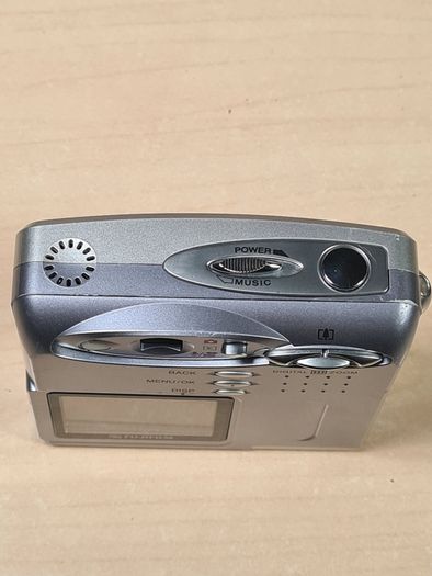 FUJIFILM FINEPIX 30i digital camera 3MP mega pixels Vintage Rare