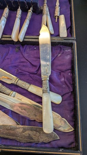 Antique EPNS Mother-of-Pearl Fish Cutlery 12 Piece Cased Set Damaged