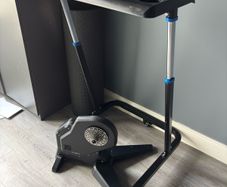 Tacx Flux S Turbo Trainer and Table