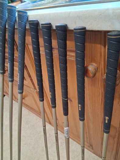 Ladies Golf Clubs. Set Of Right Handed Ladies Flex Graphite Golf Clubs In Excellent Condition. Collect In Dublin Or Receive Via Post.
