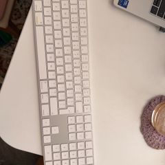 Apple Magic Keyboard (A1843)