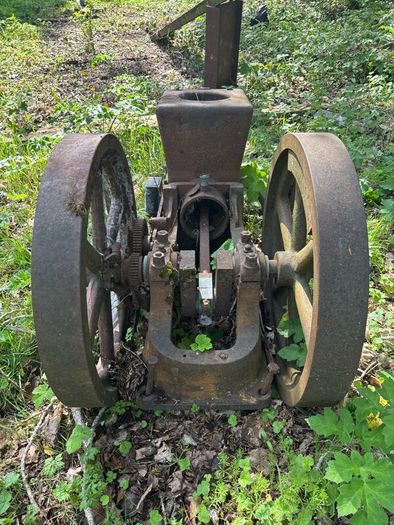 Vintage stationary engine with WICO ignition