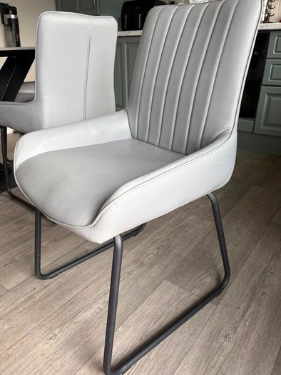 Kitchen table with 6 chairs