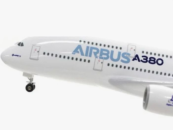 NEW BOXED LARGE Airbus A380 Scale Model Aircraft