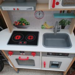 Toy kitchen