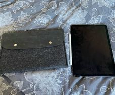 iPad Air 4th Gen 256gb + Apple Pencil & case
