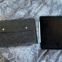 iPad Air 4th Gen 256gb + Apple Pencil & case