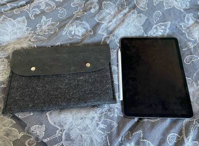 iPad Air 4th Gen 256gb + Apple Pencil & case