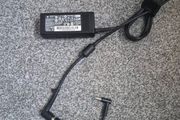 HP 65W laptop battery charger- 2 charging tips