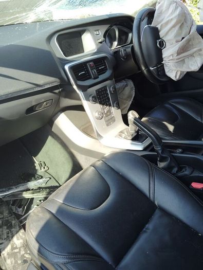 Breaking volvo V40 2016 2.0 diesel D3